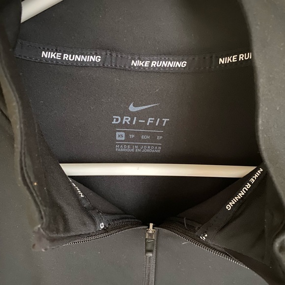 Nike XS black, long-sleeved, tunic running top. - Picture 3 of 5